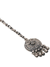 Load image into Gallery viewer, 92.5 Strling Silver Maang Tikka With Textured Design And Multiple Danglers
